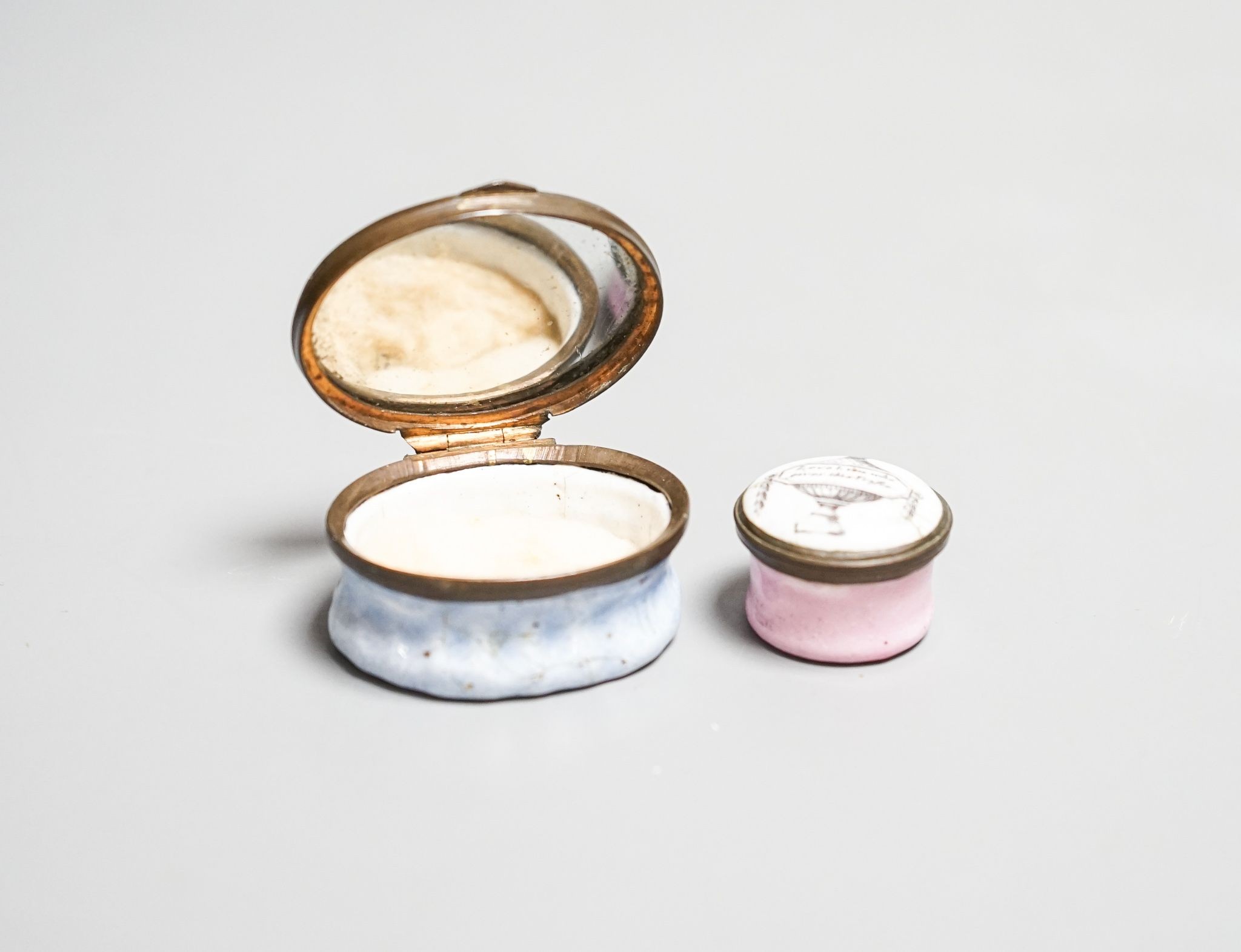 A South Staffordshire enamel patch box and pill box, largest 4 cm